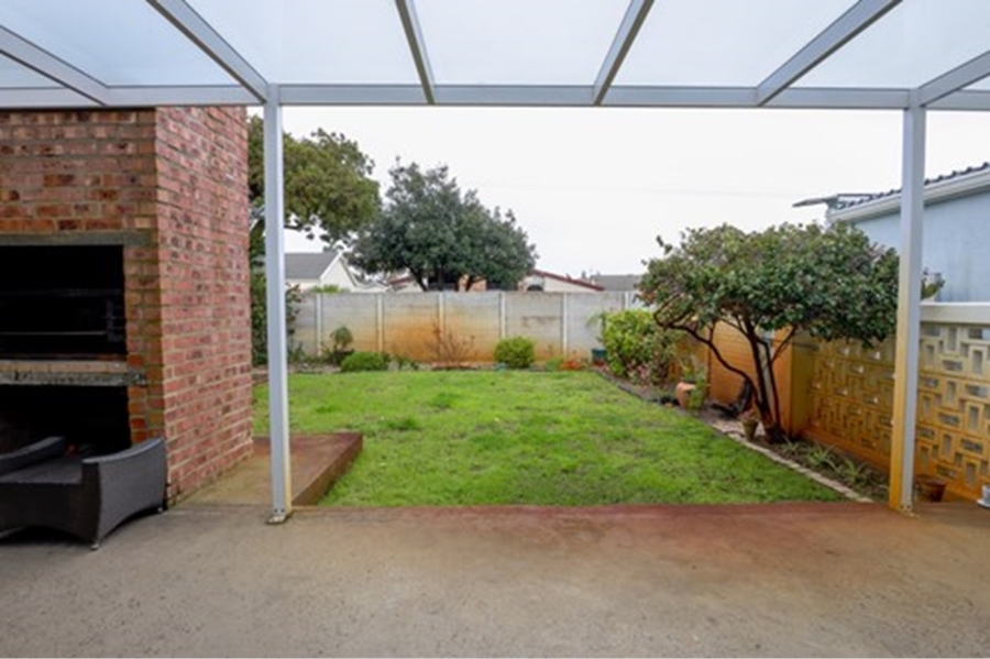 To Let 4 Bedroom Property for Rent in Monte Vista Western Cape